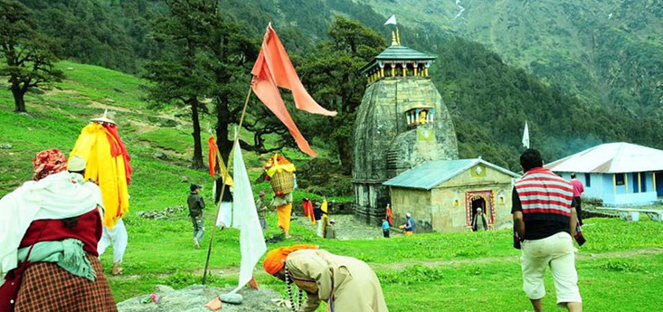 Worship at Madhyamaheshwar Temple